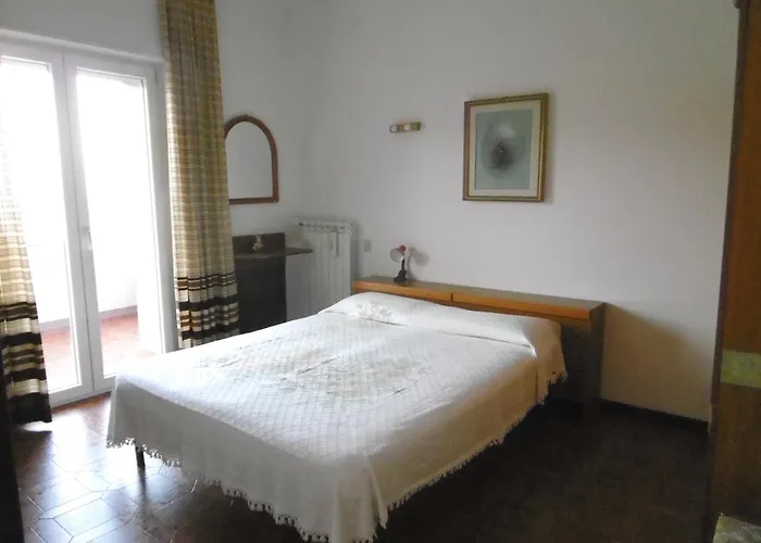 Cinzia House בית הארחה